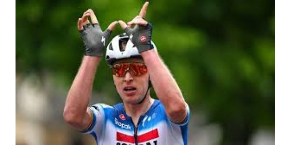 Tim merlier tire à la dernière minute pour remporter le maillot violet